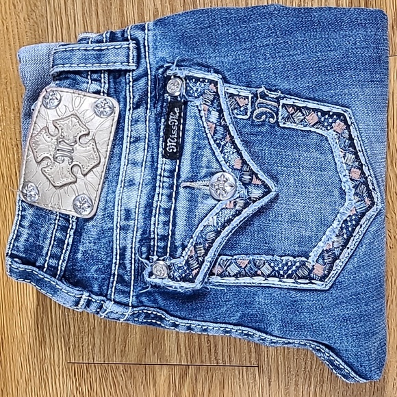 MISS ME VINTAGE WOMENS 26x18 BLUE SIGNATURE CUFFED CAPRI SHORT